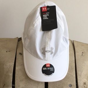 New Women’s Under Armour white heatgear cap.